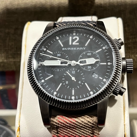 BURBERRY PRE-LOVED AUTHENTIC NOVA SIGNATURE DESIGN CHRONOGRAPH WATCH - Picture 17 of 17